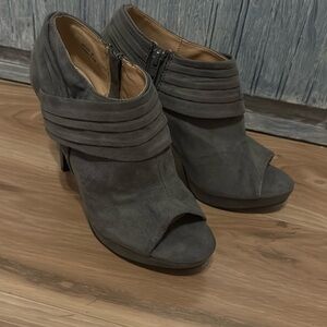 Gray Report Lorette Open Toe Shoe - Size 8